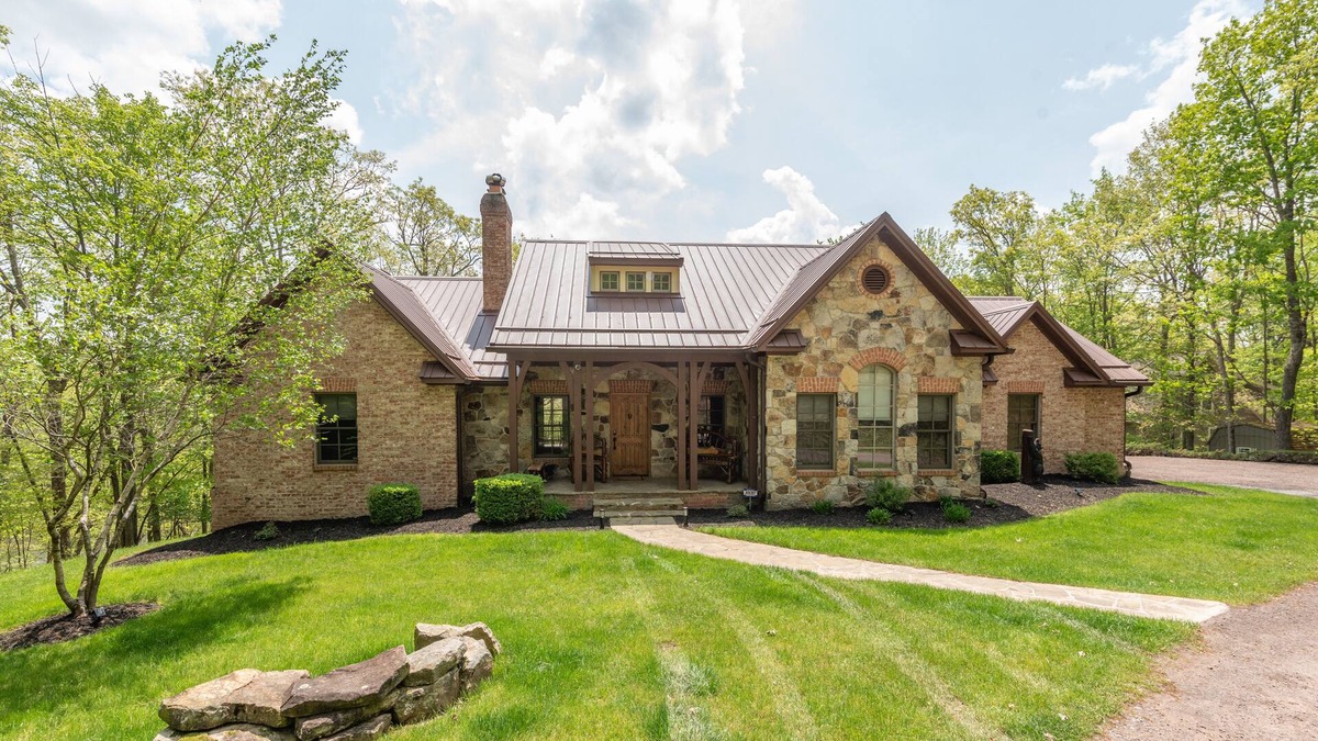 North Glade Hills House | New! Lake Therapy: Lakefront, Dock Slip, Hot Tub!