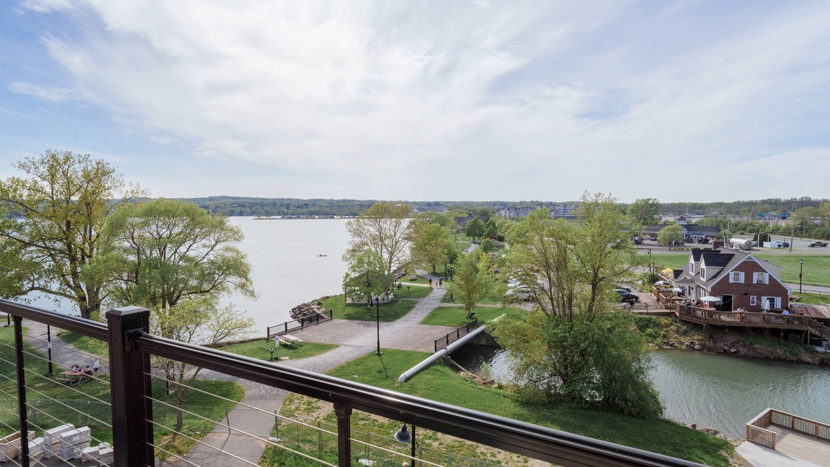 Canandaigua Condo | New Lakefront 2 bedroom Condo on North end of Canandaigua Lake