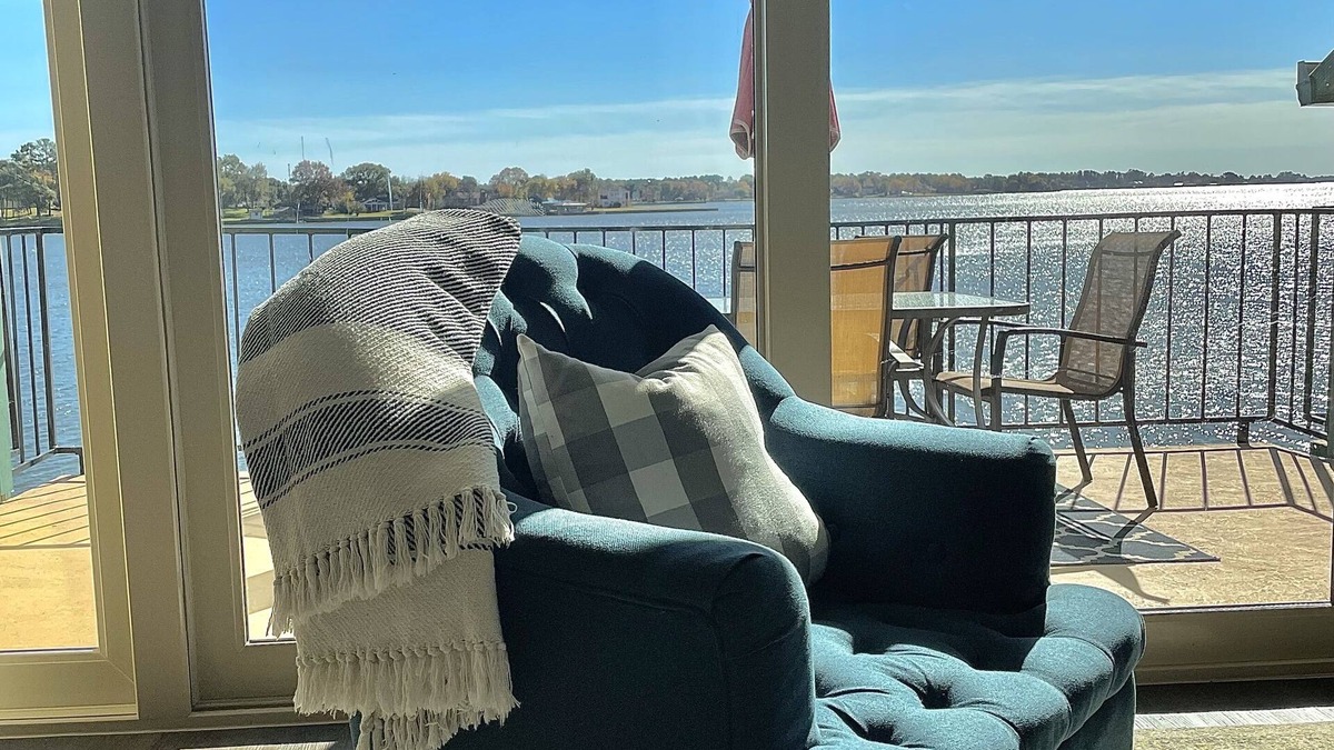 Seven Coves Condo | New! Lakefront 2-bedroom Condo. Newly remodeled.