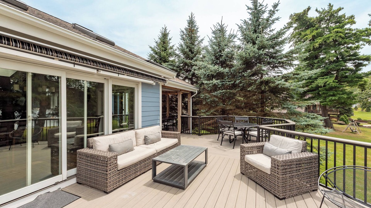 Waterfront Greens House | New! Lakefront Retreat: Lakefront, Dock Slip, Hot Tub, Fire Pit!
