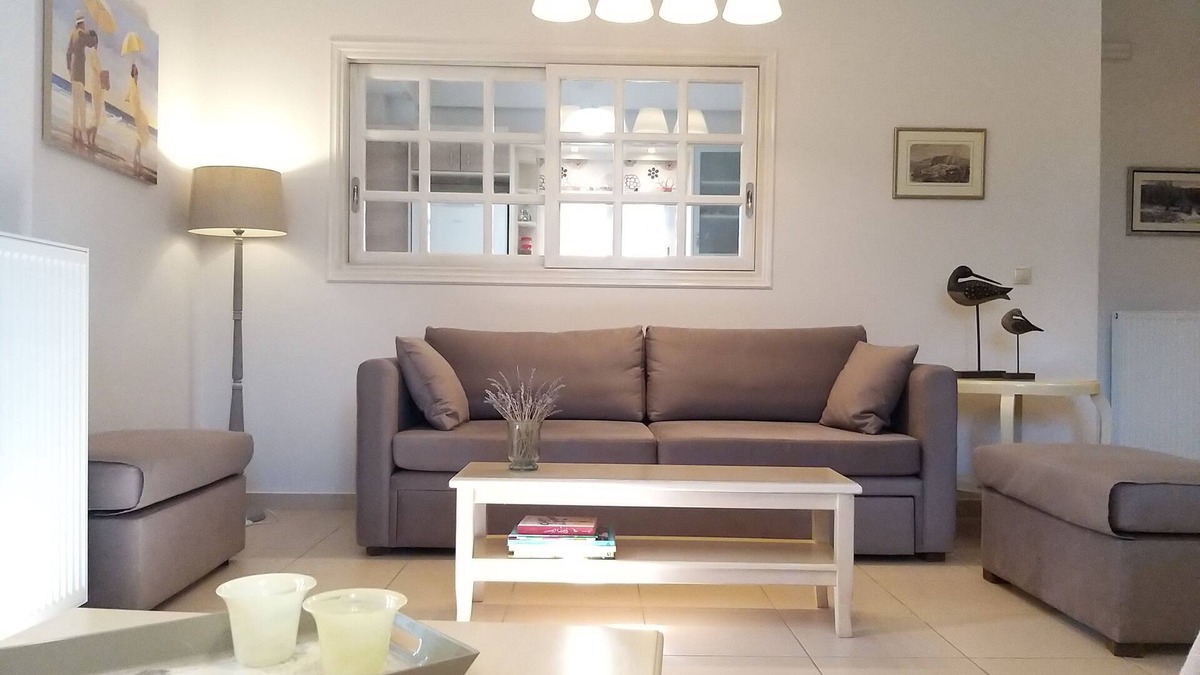 Kalamata Apartment | New, large apartm. with private garden, 3' to the sea and 5' to the city centre