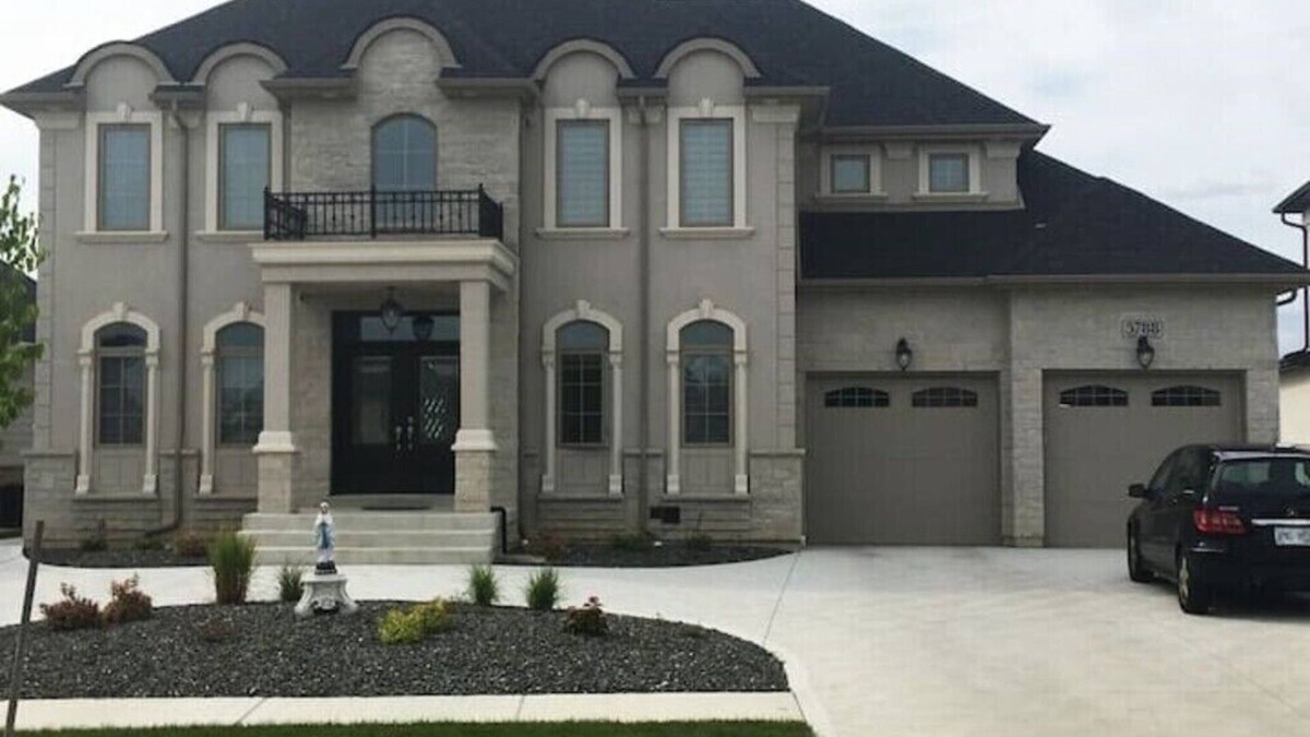 LaSalle Apartment | New Large Private Basement with Separate Entrance