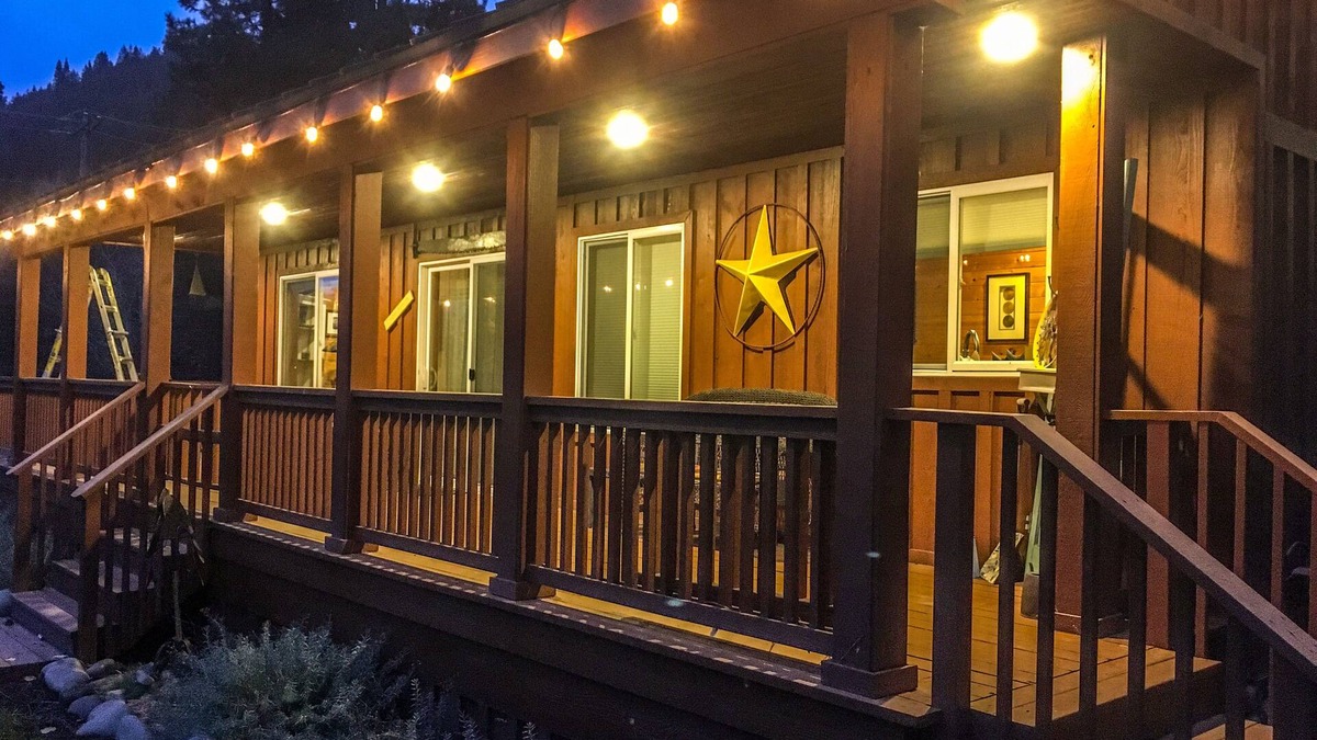 Naches Cabin | NEW LISTING! 2 Bedroom, 1 Bath cedar pine cabin on Chinook Pass