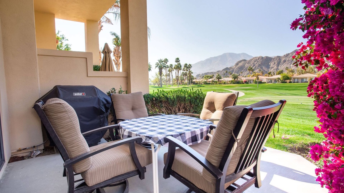 La Quinta Condo | New listing 2 Bedroom PGA West Condo with beautiful golf course/mountain views.