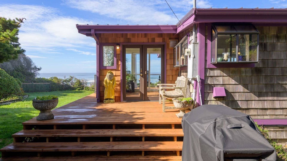 Yachats House | New Listing! Adorable oceanfront cabin perched on a sea cliff with amazing views, near Yachats