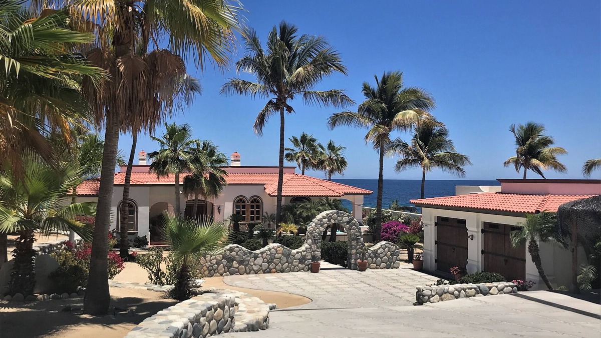 Los Barriles Villa | New Listing! Beautiful Oceanfront Villa- Just N of Los Barriles- Sleeps 6+