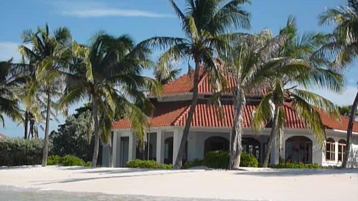 Palm Island Villa | NEW LISTING ☼ Beautiful Sand Beachfront! ☼