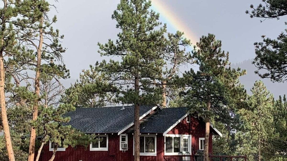 Estes Park House | New Listing! Beautiful Remodeled Cabin! Excellent Location! WIFI