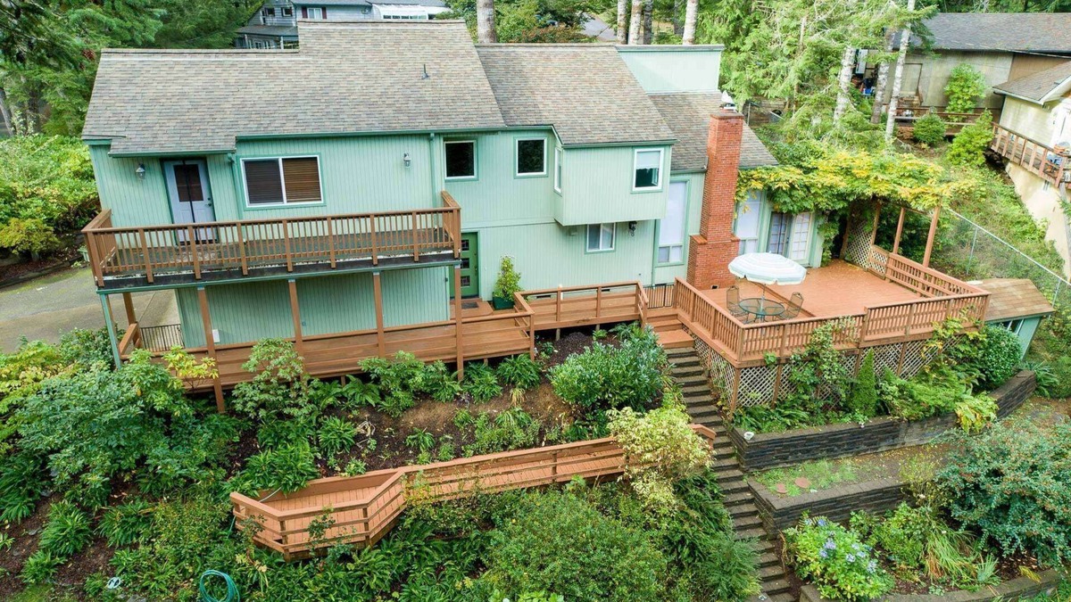 Dunes City House | *NEW LISTING* Beautiful Lake Area Home, Pet Friendly, Close to Old town Florence & Dunes, Gas Grill