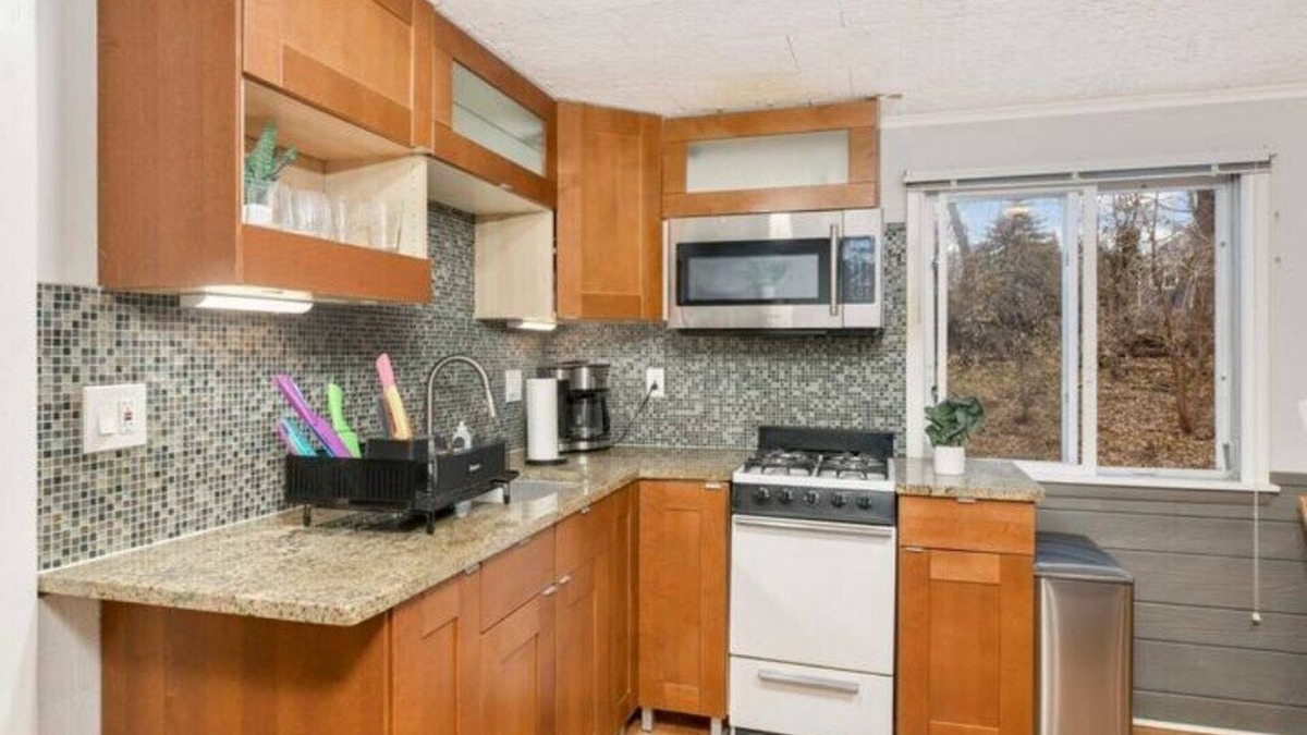 Plymouth House | New Listing by 5-Star Hosts! Cozy, Quiet 1 Bd Homen