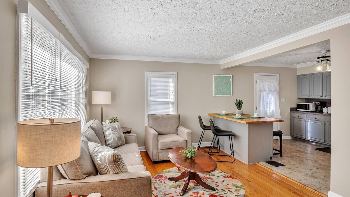 Jeffersonville - Clarksville House | NEW LISTING! Colonial Village Retreat 2BR