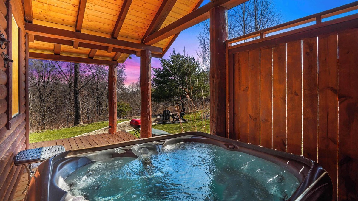 Logan Cabin | New Listing! Cozy Couples Cabin, Hot Tub, Fire Pit