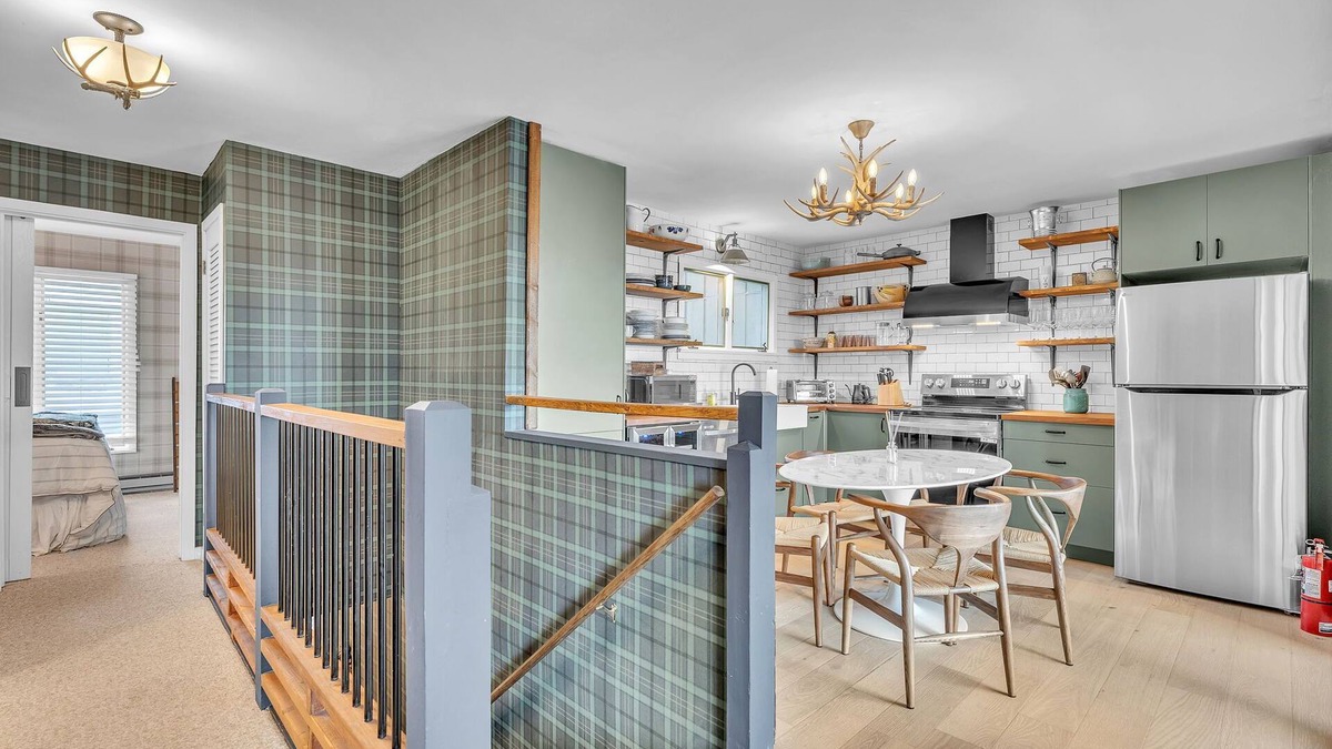 Warren Condo | New Listing! Cozy Sugarbush Base 2 bedroom 2 bath duplex Ski Condo- 880 sq ft