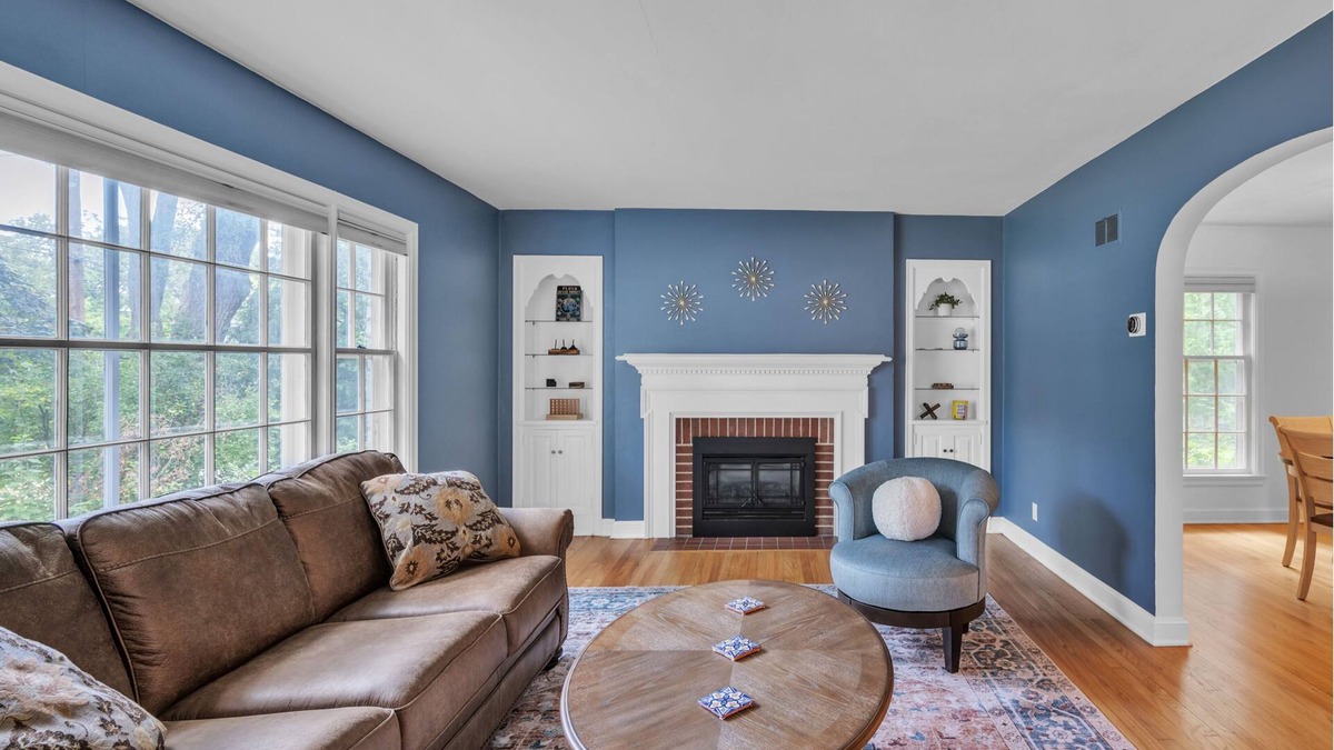 Regent House | NEW LISTING! Entire House for Rent Fully Equipped Walking Distance