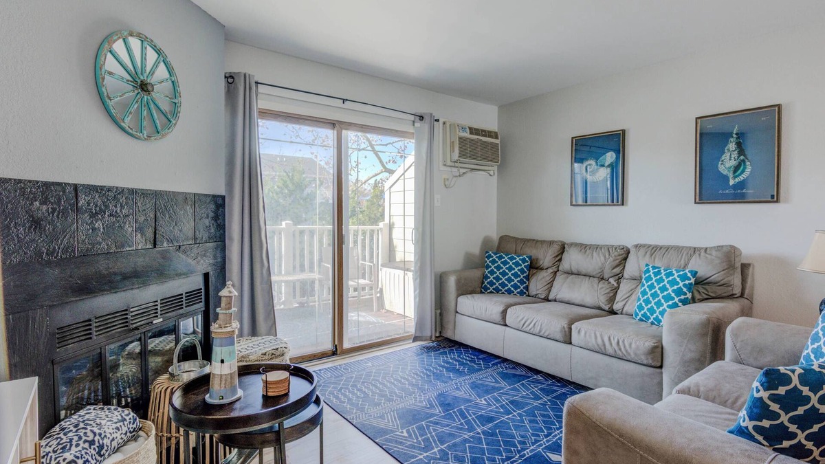 Heron Harbour Isle House | New Listing Fantastic 3BR 2.5BA Townhouse with Pool