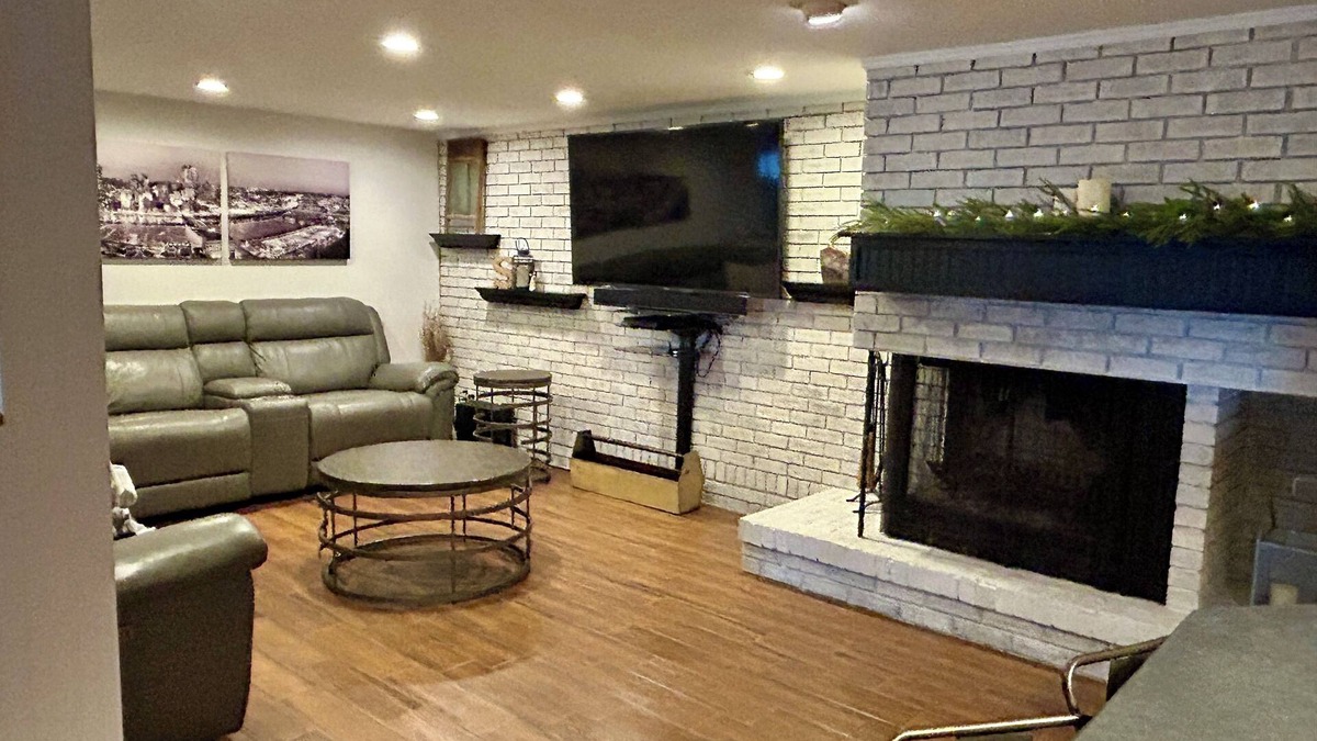 West End House | NEW listing! FARMHOUSE ON FIRST-Spacious 5-bedroom house, close to CASV