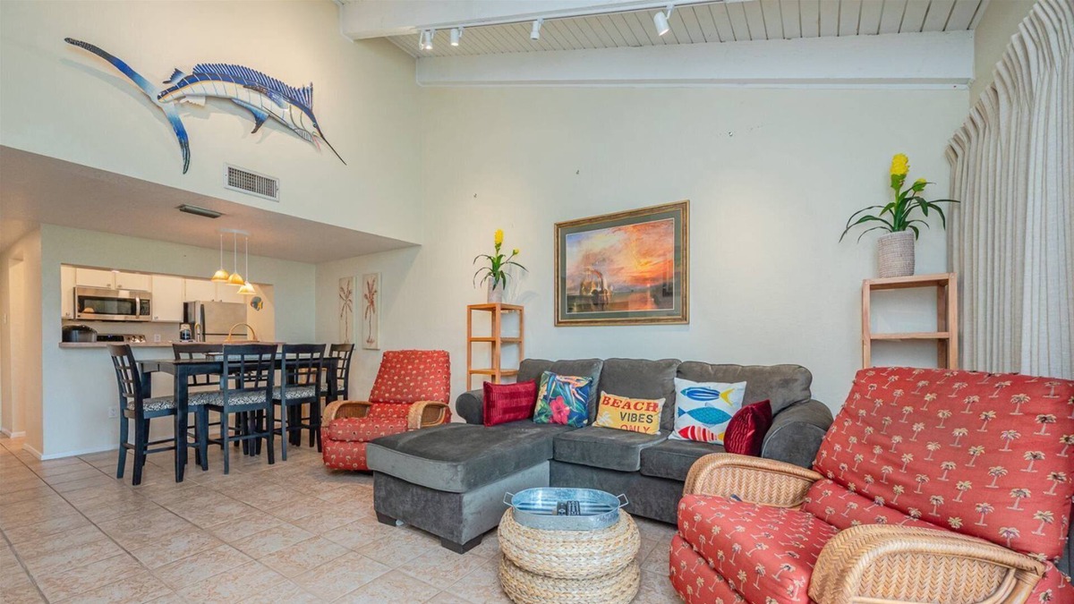 Sailhouse Condo | NEW LISTING - Fisherman`s Paradise