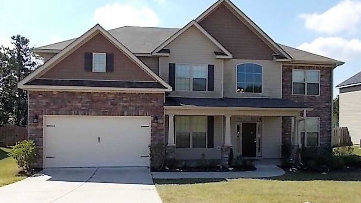 Gracewood House | New Listing! Fully furnished! Available for Master's!