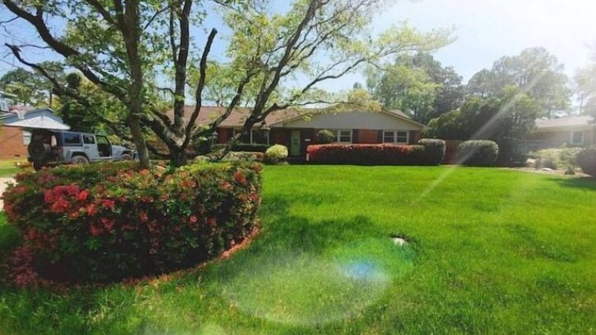 Fayetteville House | NEW LISTING- GARDEN OASIS w/Fresh Garden access + CENTRALLY LOCATED