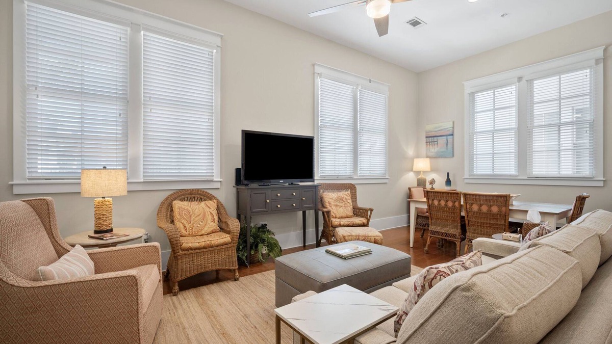 Habersham Villa | New Listing! Habersham Flat - Sleeps 4 Walking Distance to Pool and Market St