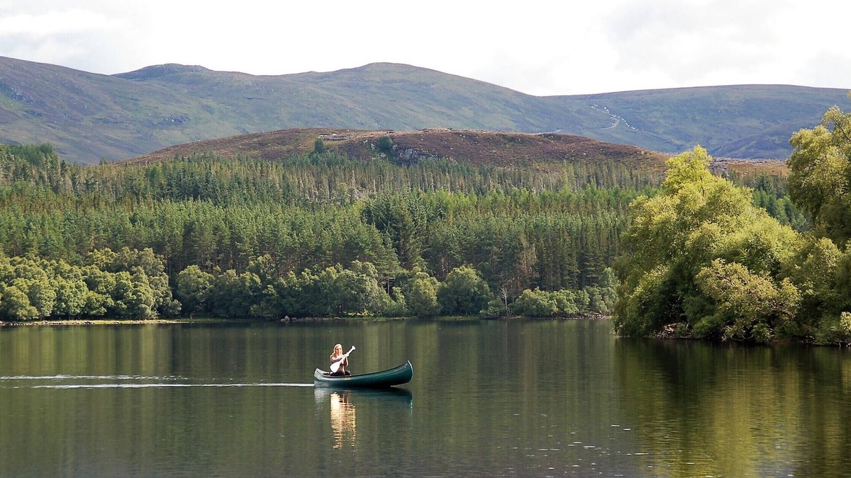Loch Ness Cottage | NEW LISTING! Highland Cottage overlooking Loch Knockie.