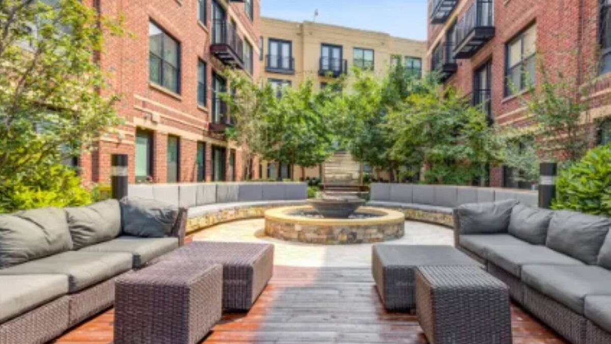 Arlington Apartment | NEW Listing in Arlington, VA close to metro and one FREE parking included