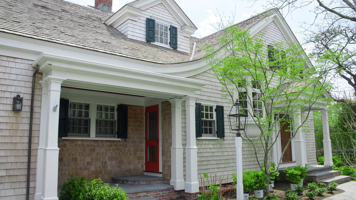 Edgartown House | NEW LISTING - LUXURY - DOWNTOWN EDGARTOWN - WALK TO HARBOR - CLOSE TO BEACH
