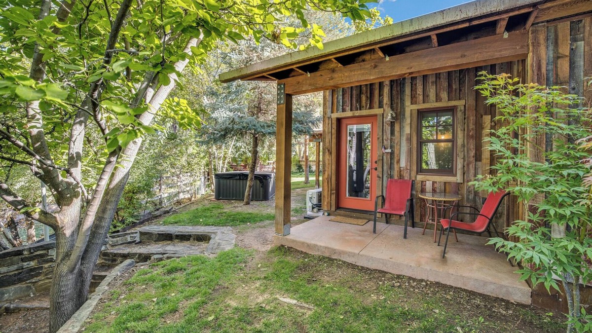 Moab Cabin | New Listing! Main Street Retreat | Moab Studio w/Soaking Tub & BBQ