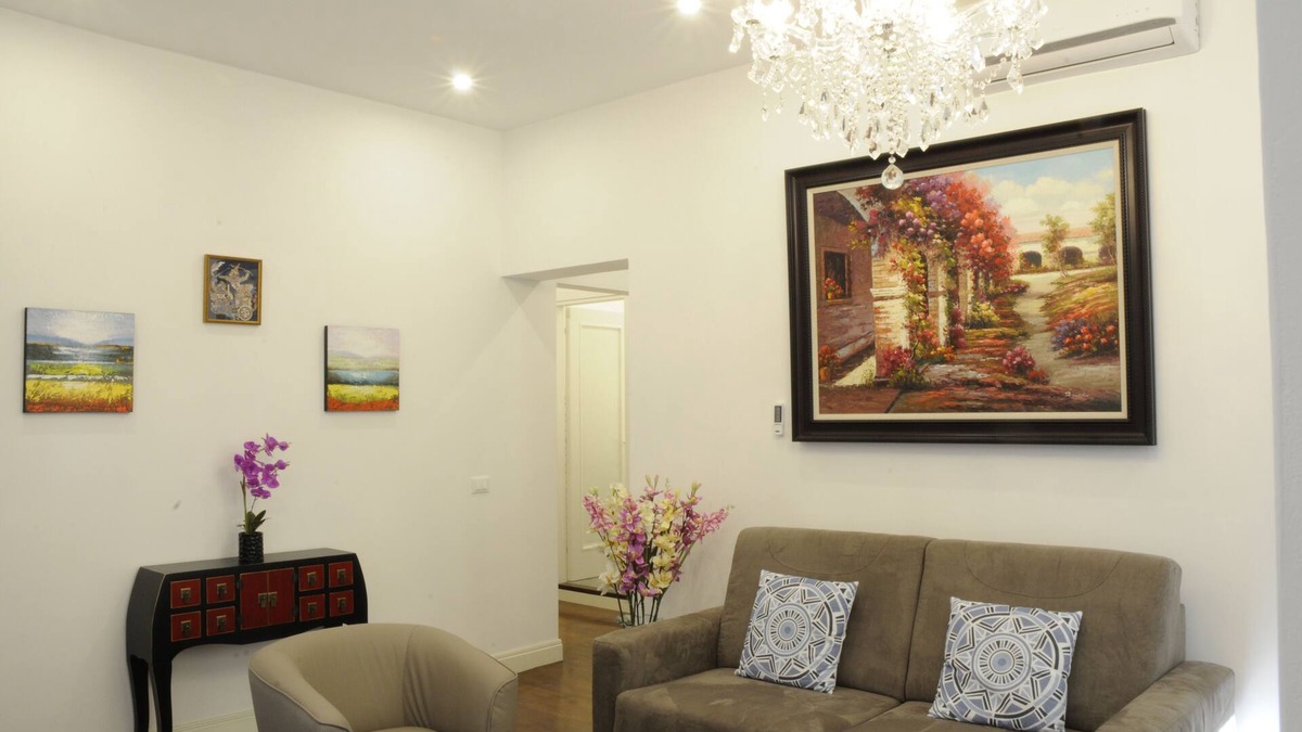 Santa Maria Novella Apartment | NEW Listing, Montebello Courtyard Luxury Apt 2 bdm/2 bath w/balcony