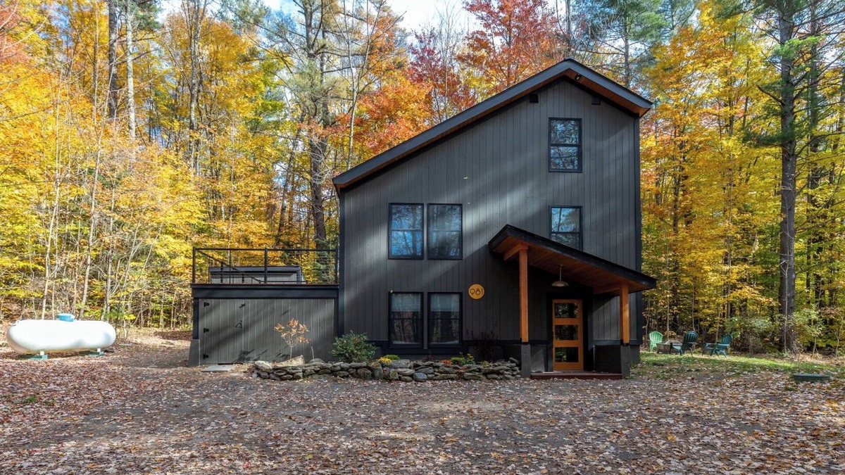 Stowe Hollow House | New Listing! Newly Renovated Vermont Chic home in Stowe Hollow 2 Mins to Town
