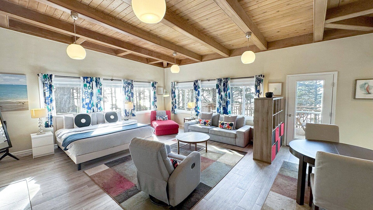 Yachats Condo | New Listing! Ocean Front, Sunrise & Sunset at Oregon House, Stairs to the Beach!