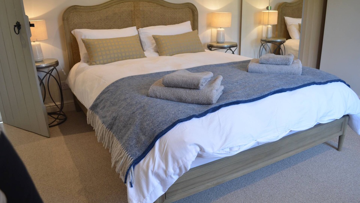 Snettisham House | NEW LISTING - Owl's Hoot - Cosy Dog Friendly Cottage with log burner