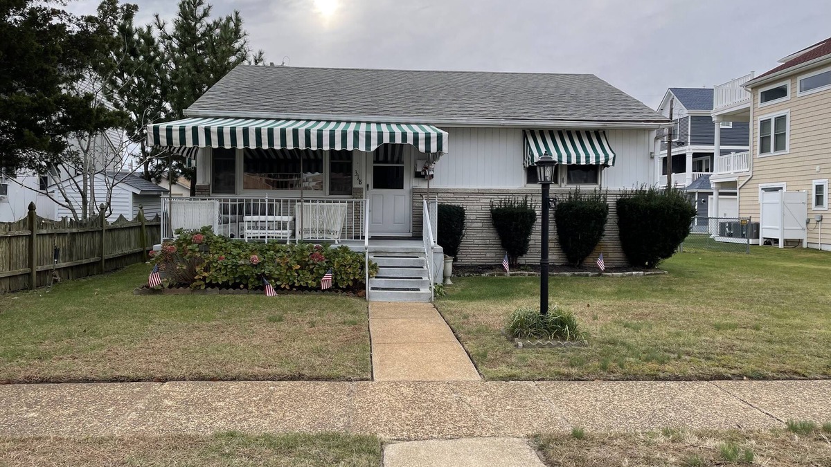 A-Zone House | New Listing - Steps to the Beach in A-Zone