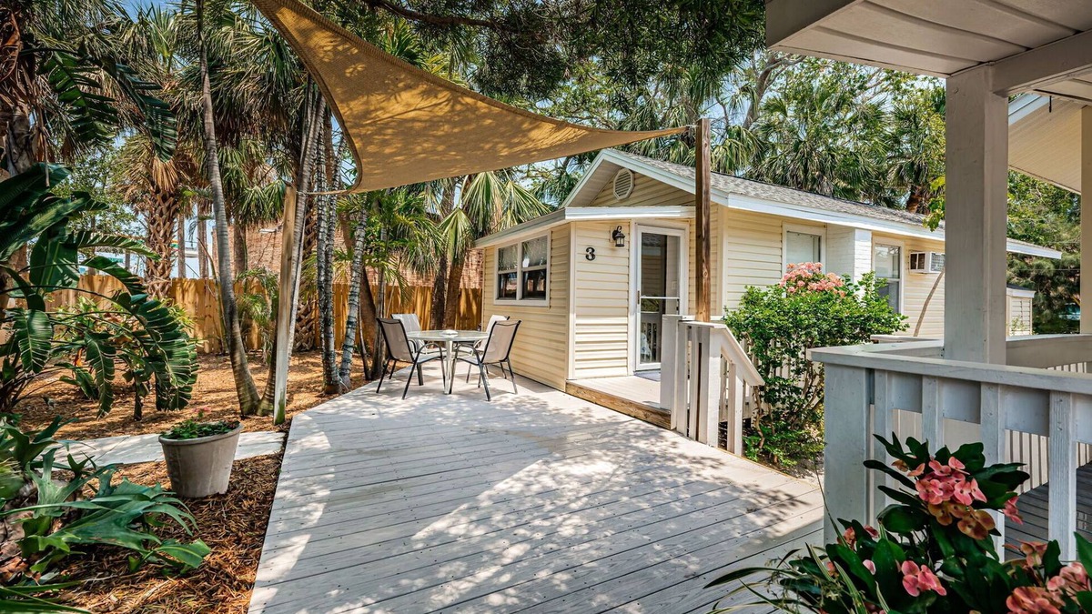 Sunset Beach Cottage | New Listing Sunset Tropical Beach Bungallow