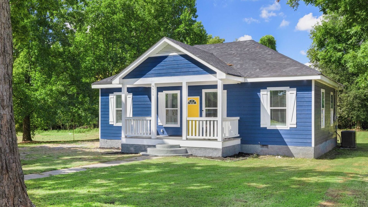 Atoka House | “New listing” The Blue Farm House!