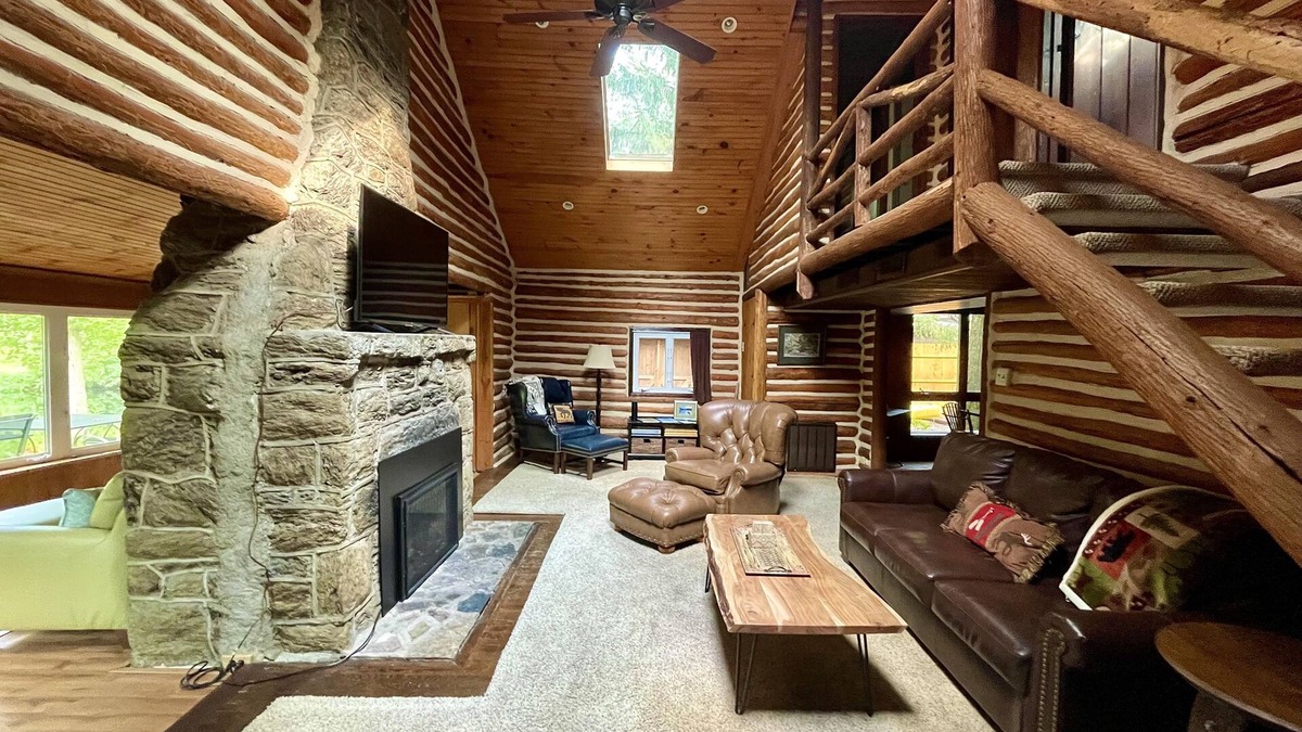 Medford Lakes House | *New Listing to Vrbo* Lovely Lakefront Log Cabin in Medford Lakes