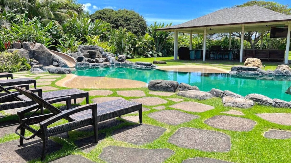 Mokuleia Villa | New Listing Tropical 7 bedroom Villa with Pool/AC