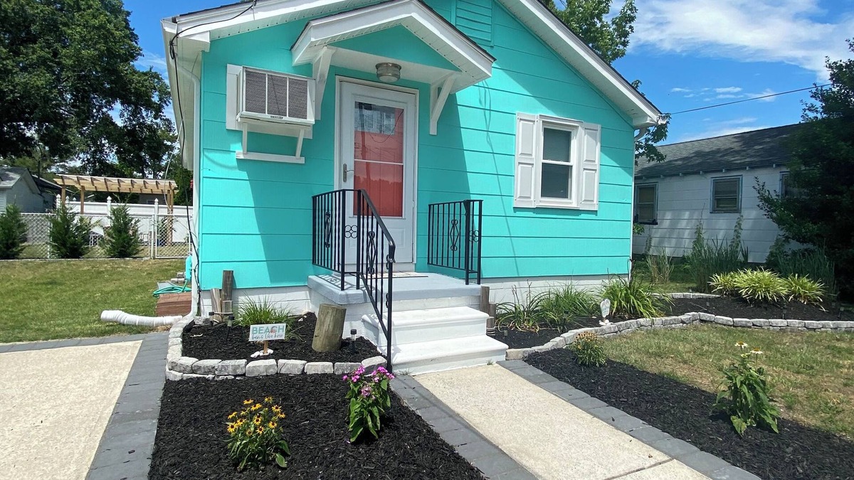Villas Cottage | NEW LISTING! Villas Quaint Coastal Cottage short drive to Beaches