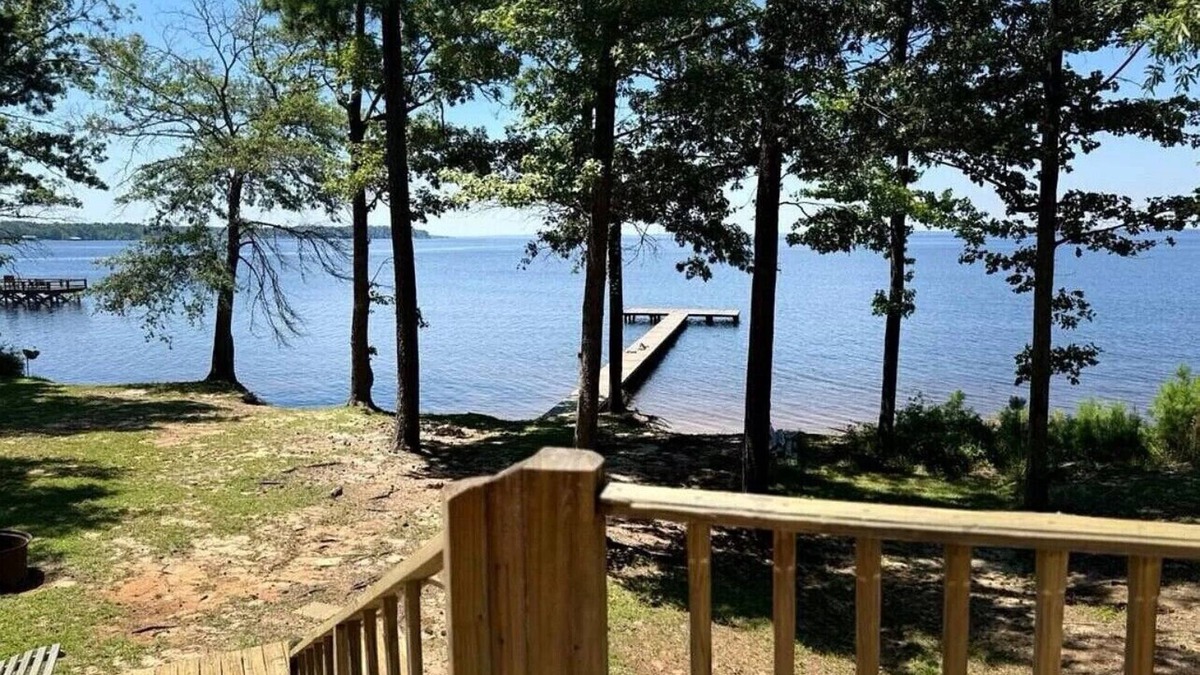 Negreet Cabin | New Listing! Waterfront 3-bedroom home with amazing views in Toledo Bend.