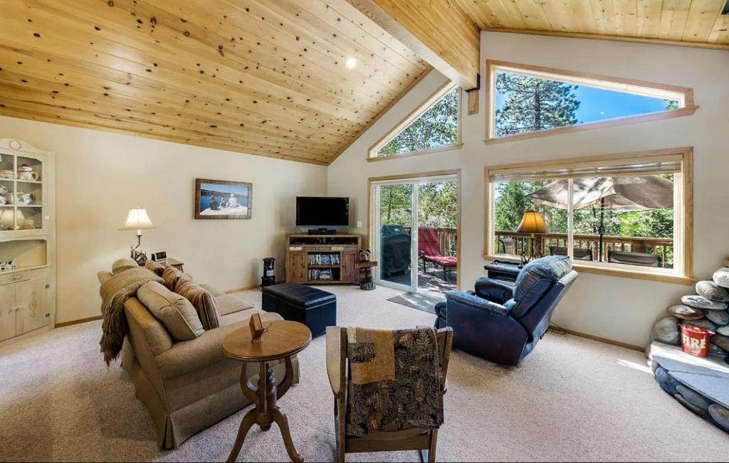 Talmont House | New Listing! Woodland Heights at Tahoe Park- Pet Friendly - Private Beach