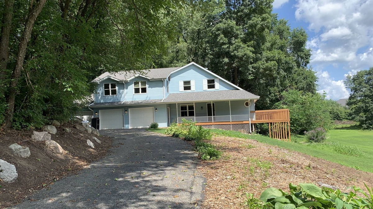 Granger House | * NEW LISTING* Your home for Fighting Irish Football weekends!