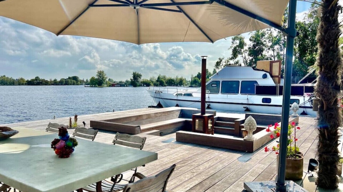 Baambrugse Zuwe Boat Rental | NEW - Little Ibiza - on a Lake near Amsterdam