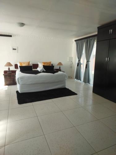 Universitas House | NEW LODGE - Universitas