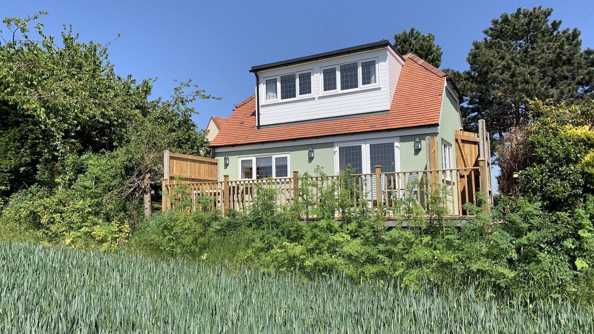 Upstreet House | New lodge with stunning views. Close to country, city and coast.