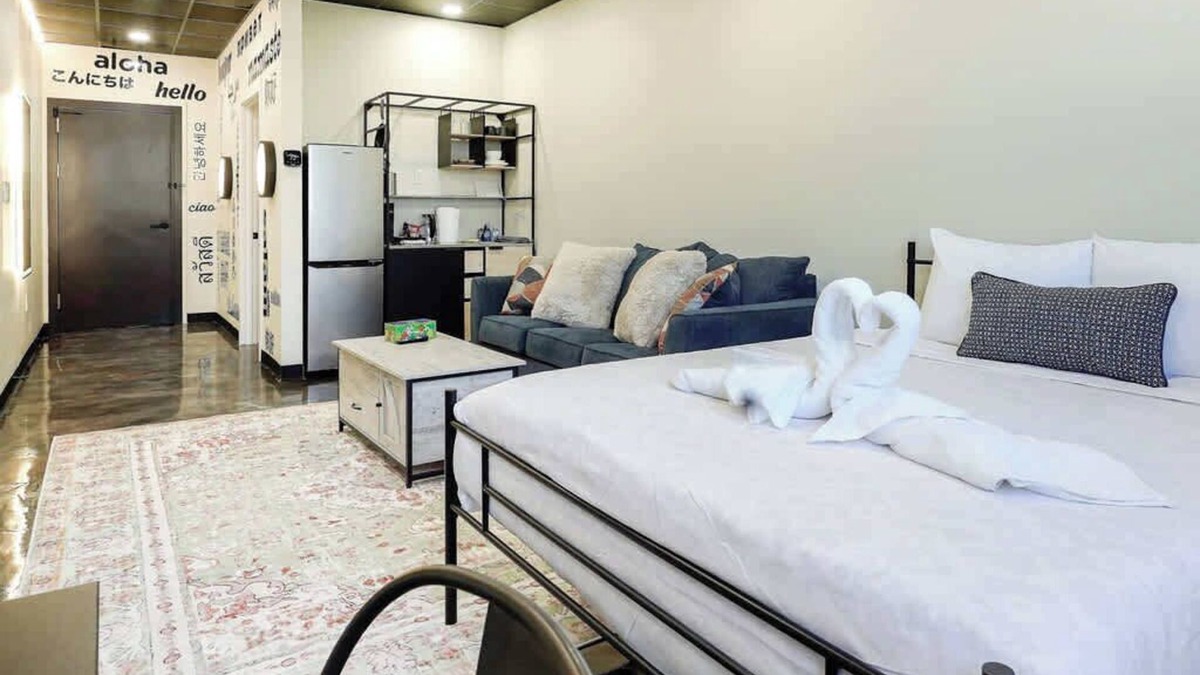 North Oakland Apartment | *New* Loft 5 min Shadyside/East Liberty Sleeps 4