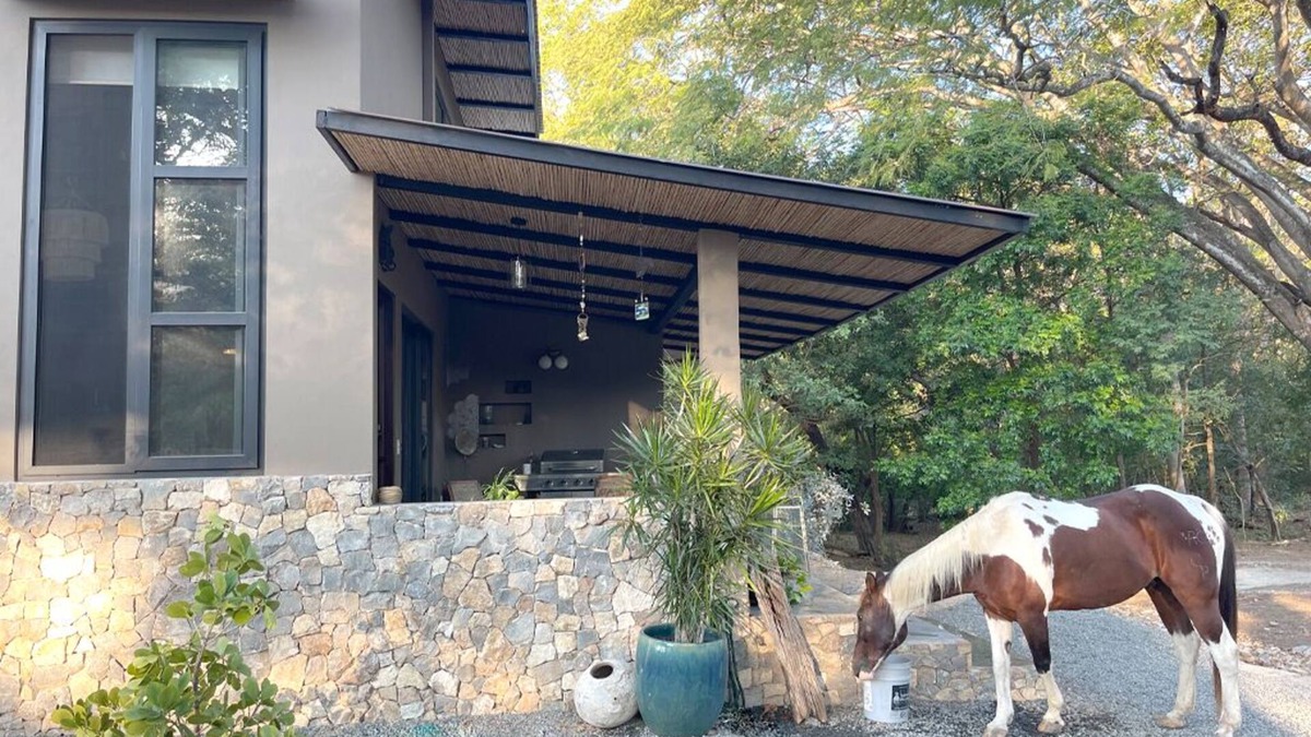 Escamequita Condo | New Loft Barndo w/AC at Big Sky Stables near epic beaches, horses and pickleball