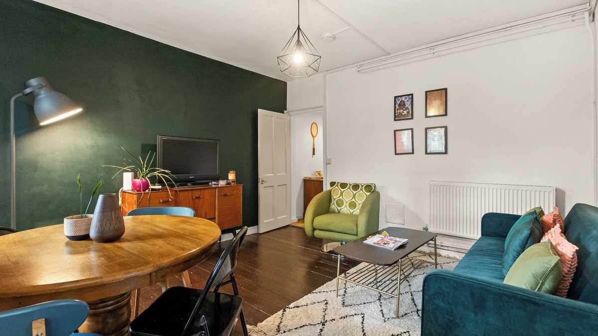 Camberwell Green Apartment | New! Lovely 2BR in Historic Camberwell Location