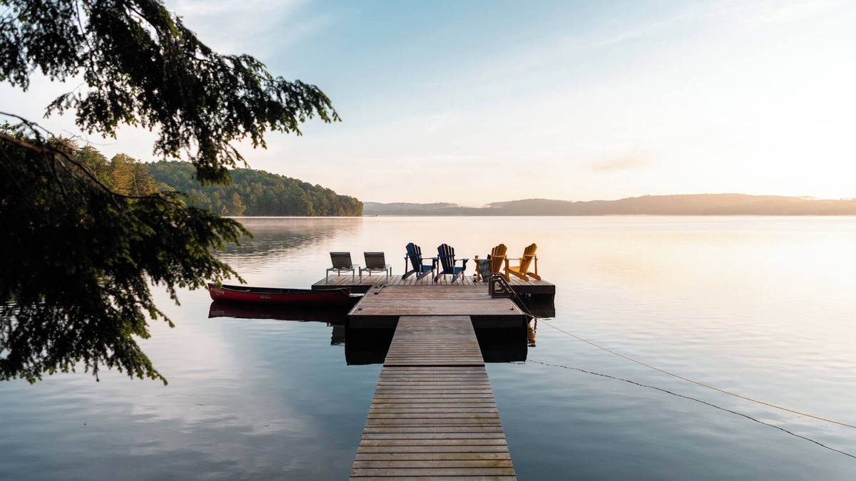 Dysart et al Cabin | NEW! - Lux Cabin | Hot Tub | Pet | Lake | Canoe | Sauna