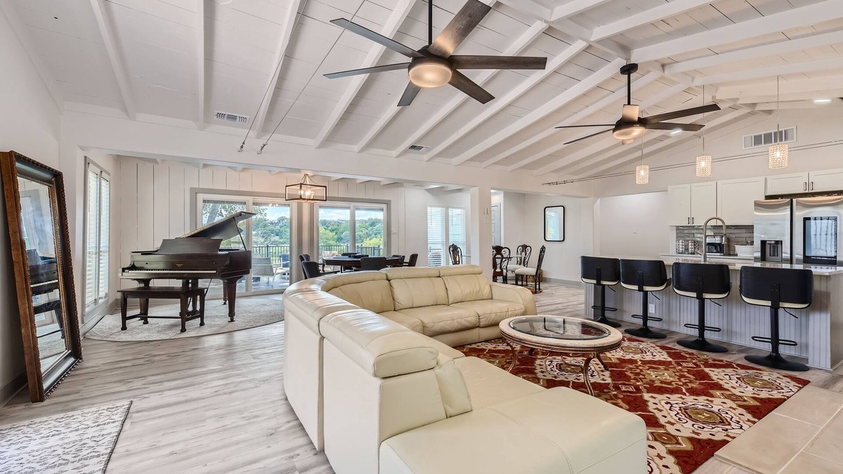 Pedernales Bend House | New Lux House: Swim Spa, Views, Pet-Friendly, Near Lake
