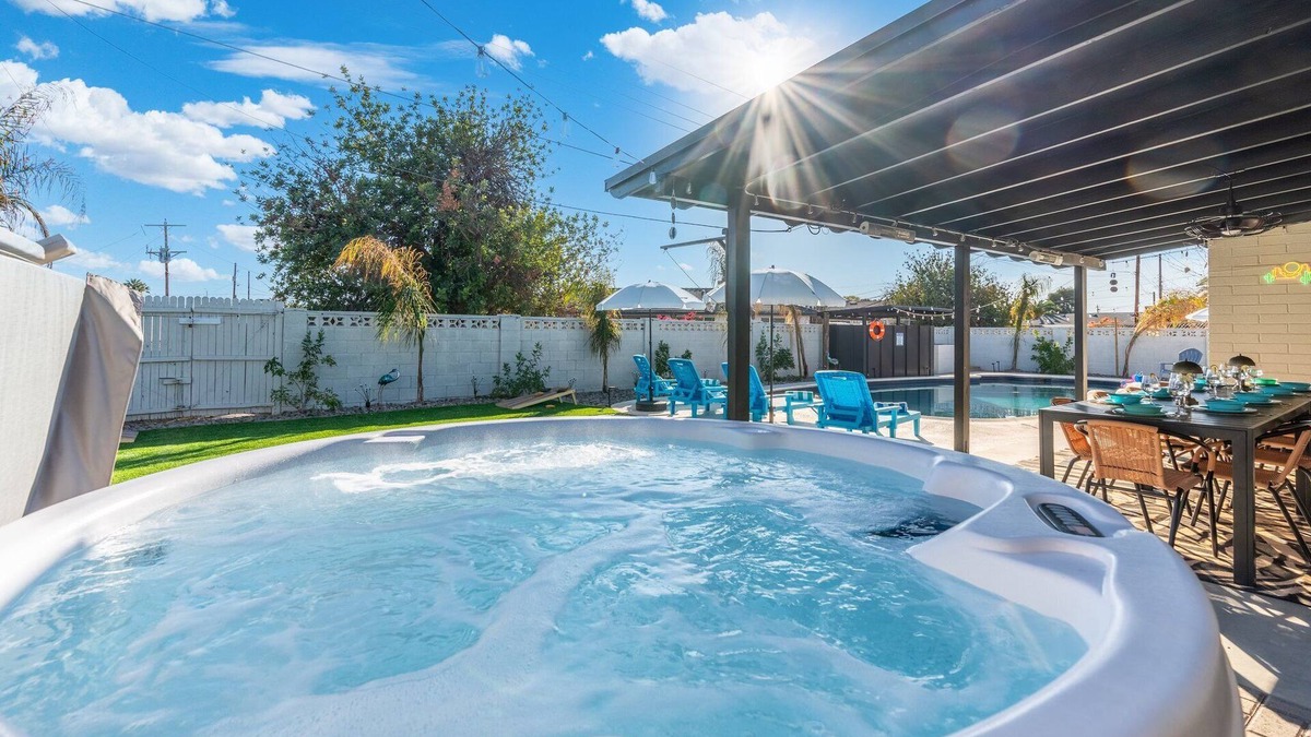 Village Grove House | New! Luxe 2Bdrm Speakeasy-Themed Home, Private Pool, HT, Games, 5 Min. Old Town!